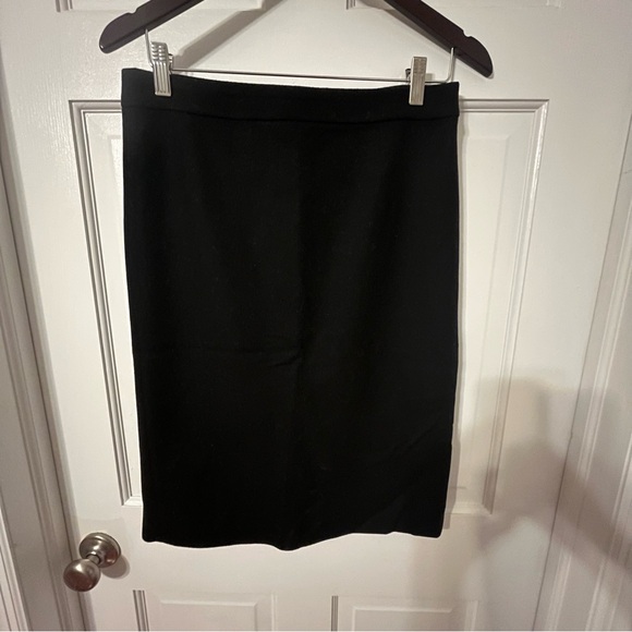 J. Crew Classic Black The Pencil Skirt. Wool SZ 4 Minimalist Neutral Normcore - Picture 2 of 7